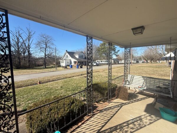NICE 3 BEDROOM BRICK HOME