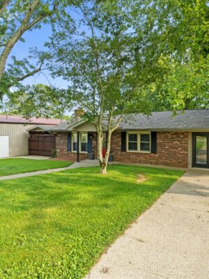 01-215 Spring Grove Blvd Morganfield KY 42437-1 BEAUTIFUL HOME WITH OUTDOOR OASIS