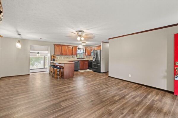 06-215 Spring Grove Blvd Morganfield KY 42437-6 BEAUTIFUL HOME WITH OUTDOOR OASIS