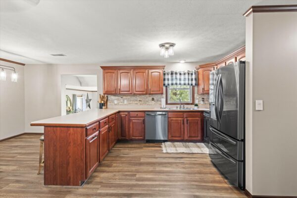 12-215 Spring Grove Blvd Morganfield KY 42437-12 BEAUTIFUL HOME WITH OUTDOOR OASIS