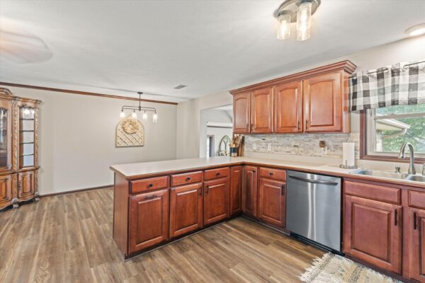13-215 Spring Grove Blvd Morganfield KY 42437-13 BEAUTIFUL HOME WITH OUTDOOR OASIS