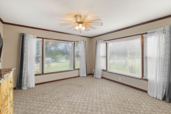 16-215 Spring Grove Blvd Morganfield KY 42437-16 BEAUTIFUL HOME WITH OUTDOOR OASIS