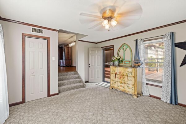 18-215 Spring Grove Blvd Morganfield KY 42437-18 BEAUTIFUL HOME WITH OUTDOOR OASIS