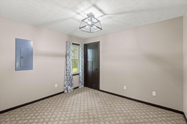 24-215 Spring Grove Blvd Morganfield KY 42437-24 BEAUTIFUL HOME WITH OUTDOOR OASIS