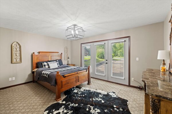 28-215 Spring Grove Blvd Morganfield KY 42437-28 BEAUTIFUL HOME WITH OUTDOOR OASIS