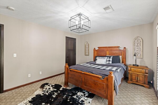 29-215 Spring Grove Blvd Morganfield KY 42437-29 BEAUTIFUL HOME WITH OUTDOOR OASIS