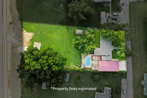 50-215 Spring Grove Blvd Morganfield KY 42437-50 BEAUTIFUL HOME WITH OUTDOOR OASIS