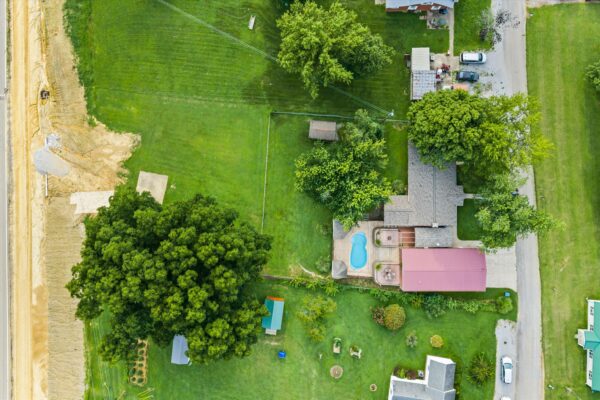 51-215 Spring Grove Blvd Morganfield KY 42437-51 BEAUTIFUL HOME WITH OUTDOOR OASIS
