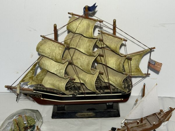 IMG_0208 ANTIQUES-FURNISHINGS-COLLECTIBLES-GLASSWARE