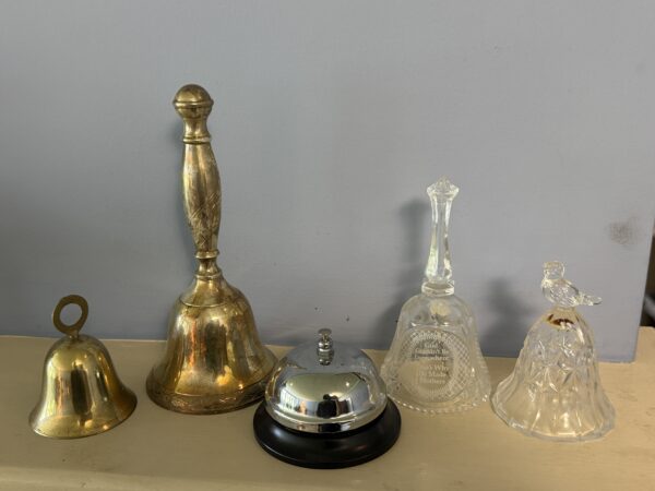 IMG_0460 ANTIQUES-FURNISHINGS-COLLECTIBLES-GLASSWARE