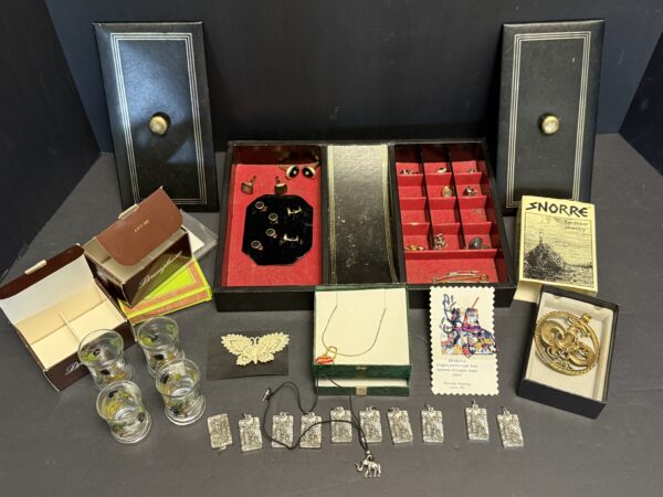 IMG_0470 ANTIQUES-FURNISHINGS-COLLECTIBLES-GLASSWARE