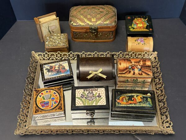IMG_0487 ANTIQUES-FURNISHINGS-COLLECTIBLES-GLASSWARE