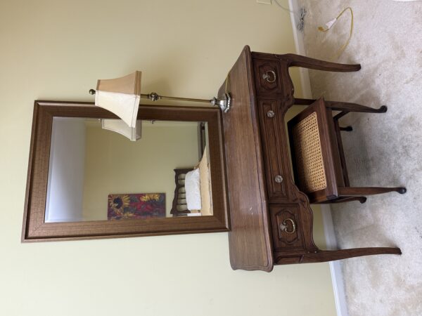 IMG_0874 ANTIQUES-FURNISHINGS-COLLECTIBLES-GLASSWARE