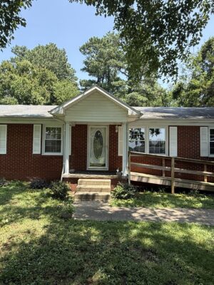 IMG_7568 NICE 3-BEDROOM BRICK HOME