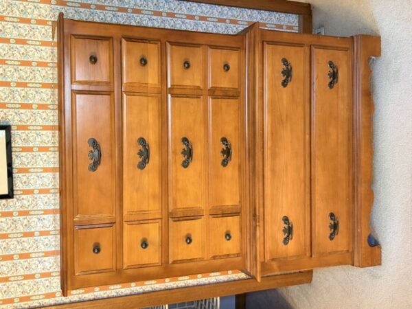 IMG_6214 HOME FURNISHINGS - ANTIQUES - COLLECTIBLES