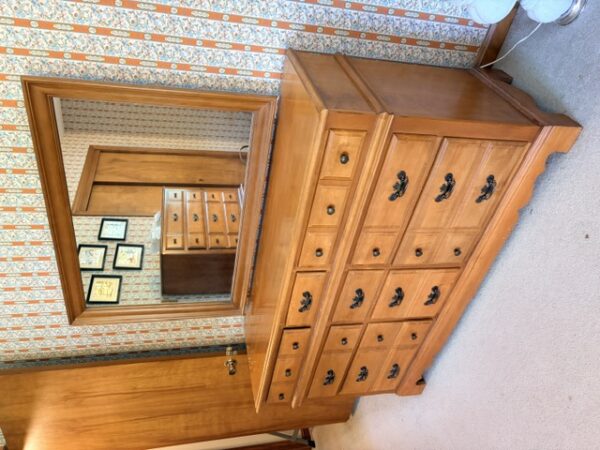 IMG_6234 HOME FURNISHINGS - ANTIQUES - COLLECTIBLES