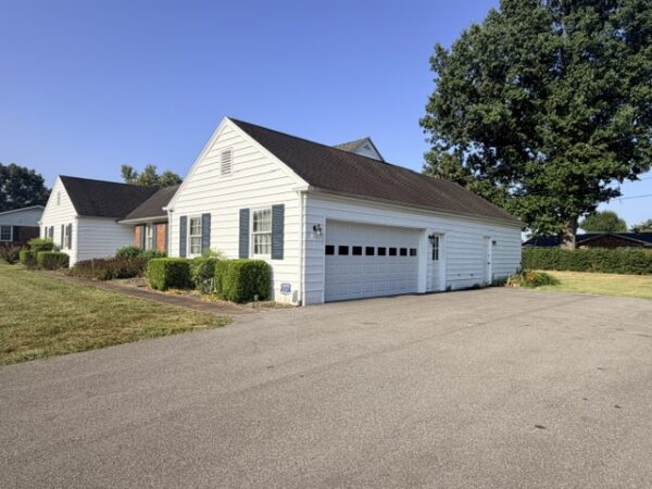 SPRAWLING 5 BEDROOM HOME WITH BASEMENT
