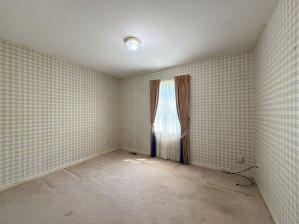 SPRAWLING 5 BEDROOM HOME WITH BASEMENT