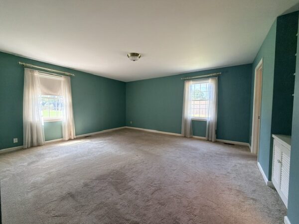 SPRAWLING 5 BEDROOM HOME WITH BASEMENT