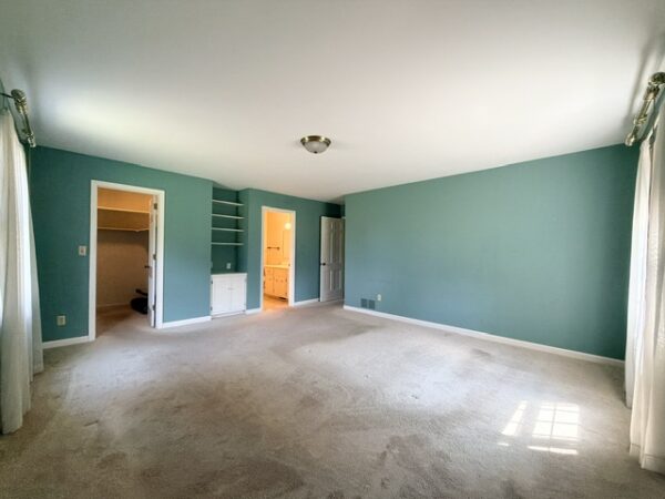 SPRAWLING 5 BEDROOM HOME WITH BASEMENT
