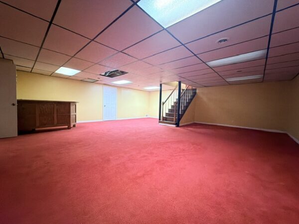 SPRAWLING 5 BEDROOM HOME WITH BASEMENT