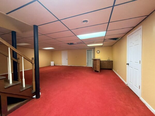 SPRAWLING 5 BEDROOM HOME WITH BASEMENT
