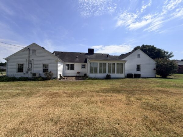 SPRAWLING 5 BEDROOM HOME WITH BASEMENT