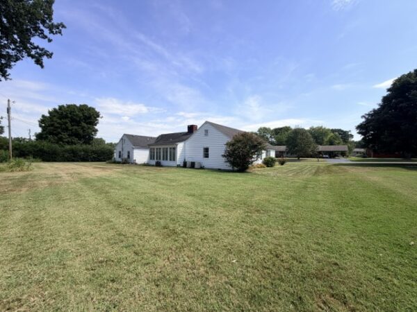 SPRAWLING 5 BEDROOM HOME WITH BASEMENT