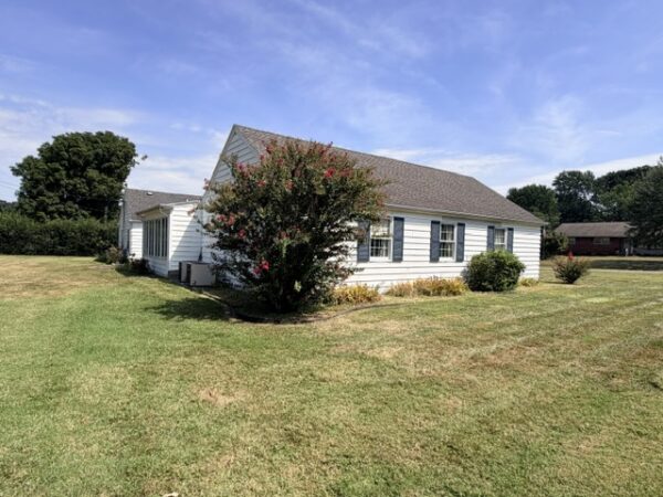 SPRAWLING 5 BEDROOM HOME WITH BASEMENT