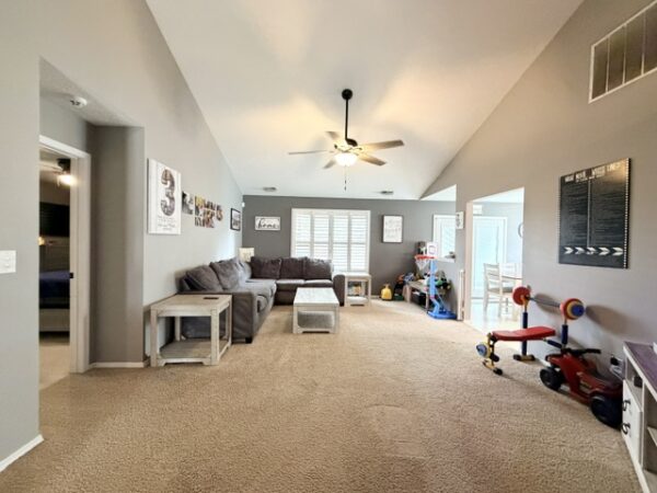 1122 Landing Meadows Dr., Henderson, KY