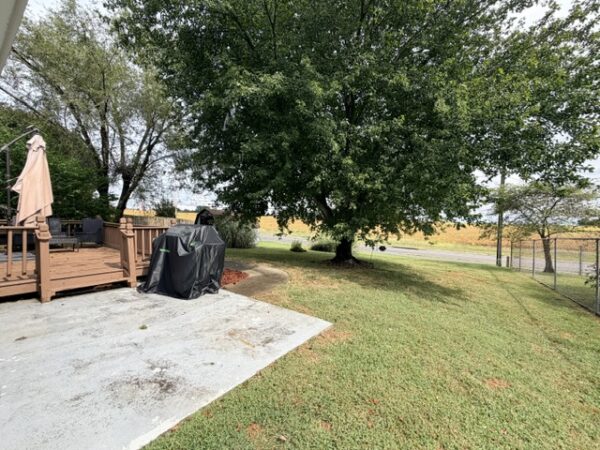 1122 Landing Meadows Dr., Henderson, KY
