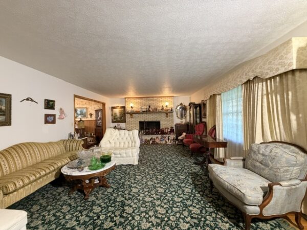 IMG_2134 NICE 4 BEDROOM HOME ON LARGE LOT - MADISONVILLE, KY