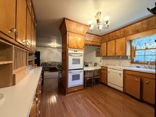 IMG_2887 NICE 4 BEDROOM HOME ON LARGE LOT - MADISONVILLE, KY