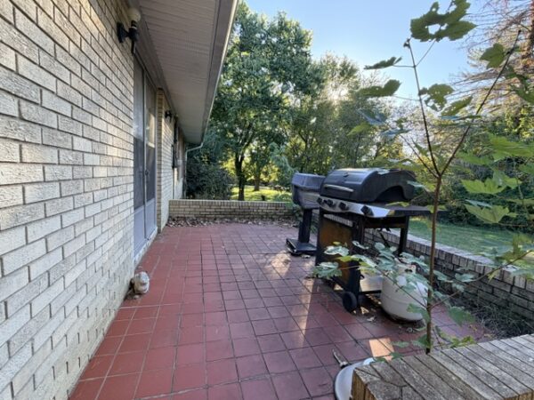 IMG_2947 NICE 4 BEDROOM HOME ON LARGE LOT - MADISONVILLE, KY