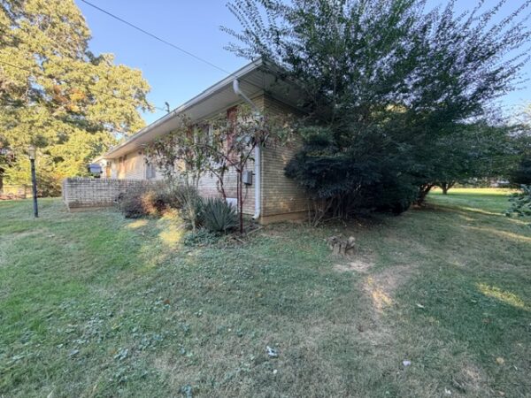 IMG_2949 NICE 4 BEDROOM HOME ON LARGE LOT - MADISONVILLE, KY