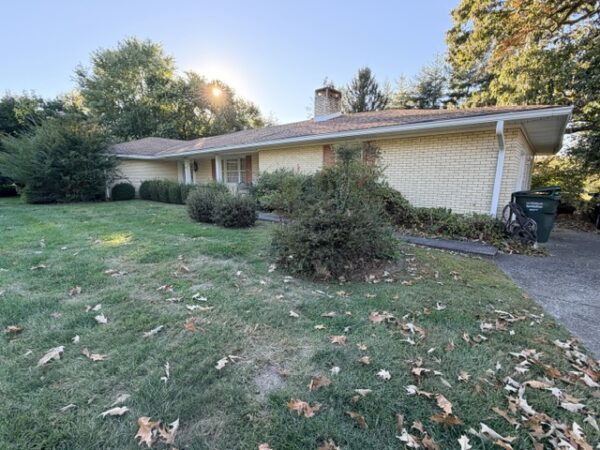 IMG_2954 NICE 4 BEDROOM HOME ON LARGE LOT - MADISONVILLE, KY