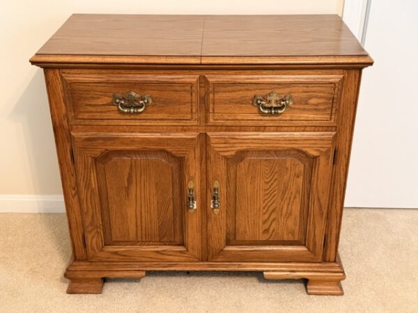 LARGE COLLECTION OF ANTIQUES, GLASSWARE & COLLECTIBLES