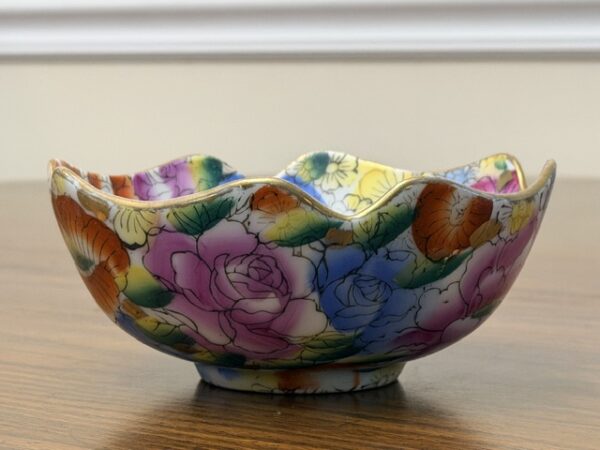 LARGE COLLECTION OF ANTIQUES, GLASSWARE & COLLECTIBLES