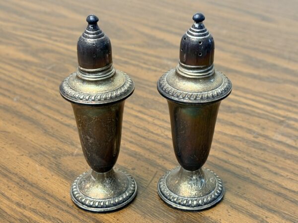 LARGE COLLECTION OF ANTIQUES, GLASSWARE & COLLECTIBLES