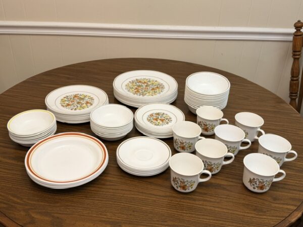 LARGE COLLECTION OF ANTIQUES, GLASSWARE & COLLECTIBLES