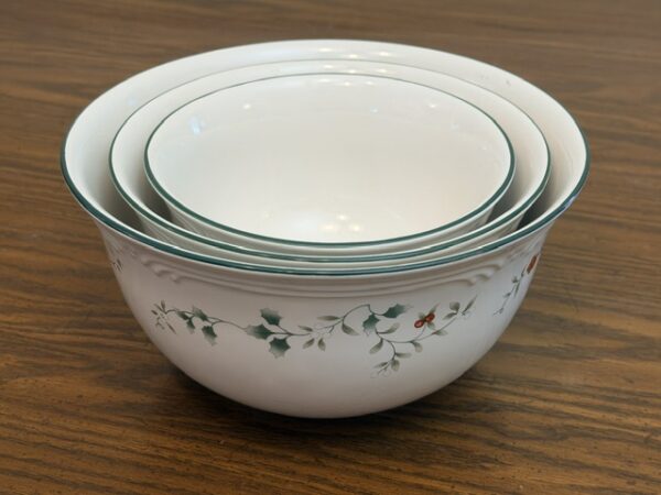 LARGE COLLECTION OF ANTIQUES, GLASSWARE & COLLECTIBLES