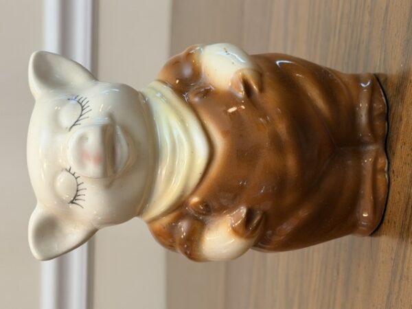 LARGE COLLECTION OF ANTIQUES, GLASSWARE & COLLECTIBLES
