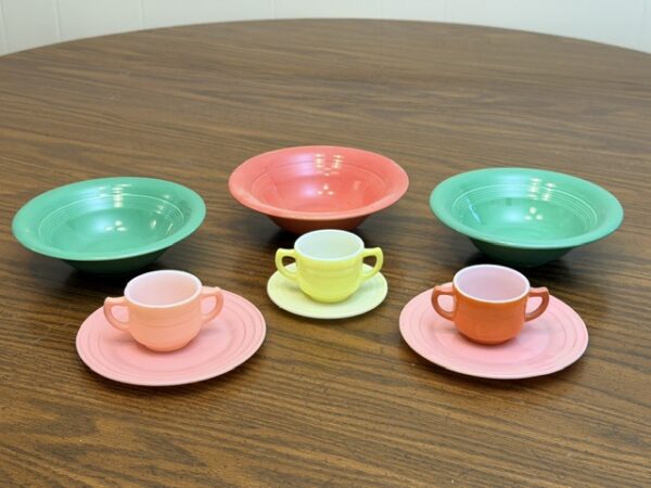 LARGE COLLECTION OF ANTIQUES, GLASSWARE & COLLECTIBLES