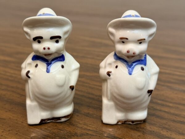LARGE COLLECTION OF ANTIQUES, GLASSWARE & COLLECTIBLES