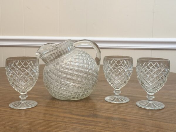 LARGE COLLECTION OF ANTIQUES, GLASSWARE & COLLECTIBLES