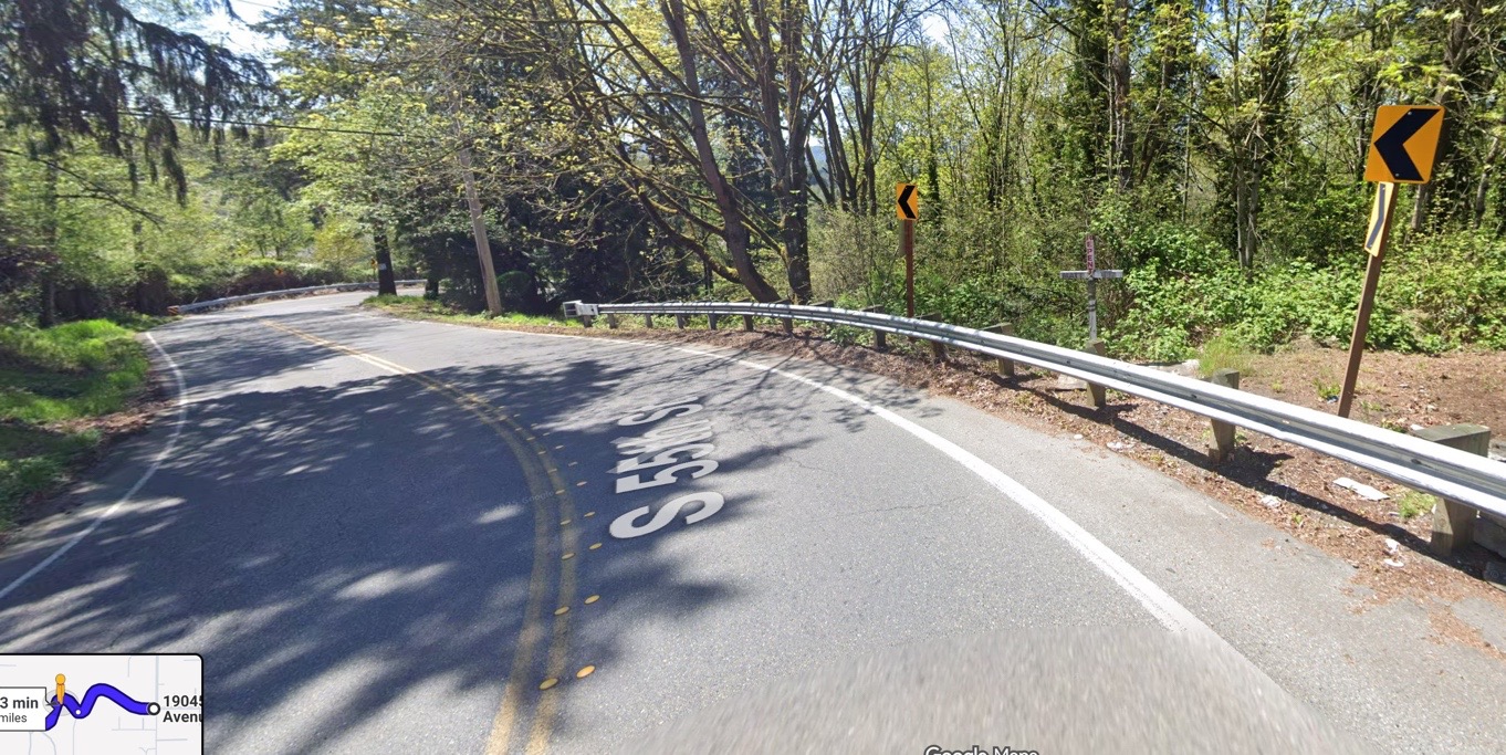 Winding curve with no shoulder on SE 192nd St