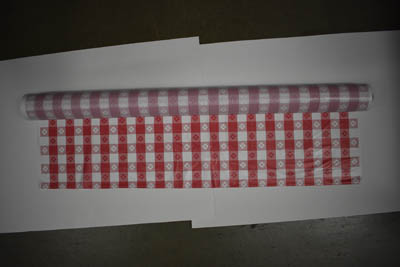 TABLECOVER PLAST CLING RED CHECKERED