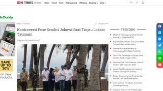 
                            12. Kontroversi Pose Sendiri Presiden Jokowi di Pantai Carita Banten