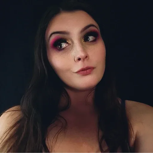 Miss Isabella's avatar