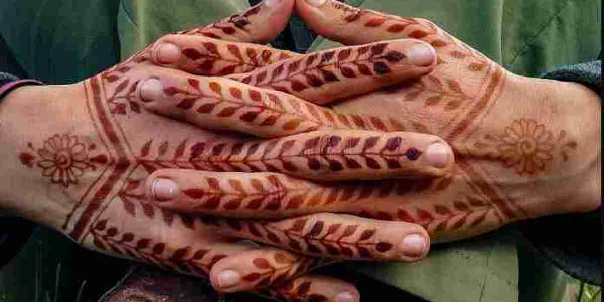 What are the liability waiver requirements for henna at public festivals?